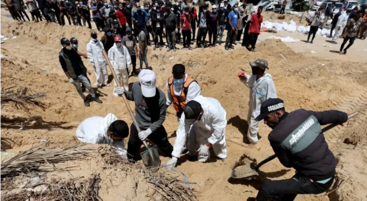 Palestinian workers are exhuming bodies at Nasser hospital with shovels because they have no heavy machinery