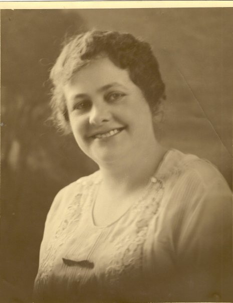 Mae Whalley, 1925.jpg