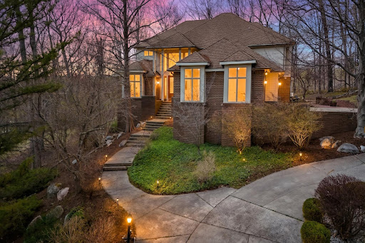 photo Property with garden