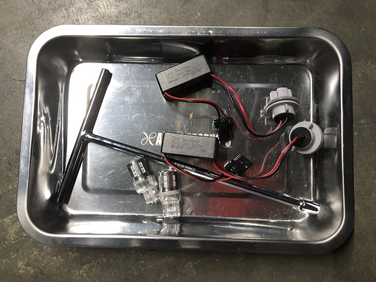 ノートのLEDウインカー・ポン付け抵抗器に関するカスタム事例の投稿画像2枚目