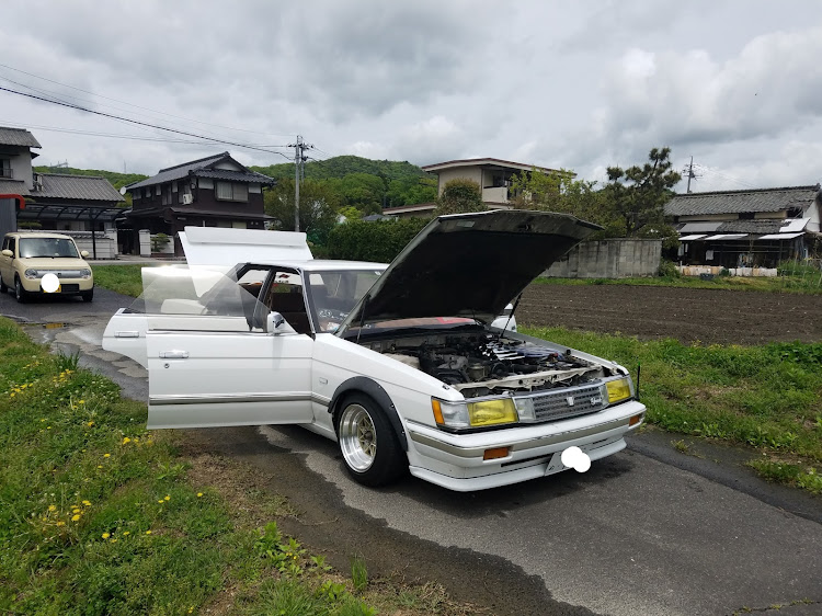 マークIIのミュージックホーン・71マークII・うつ伏せからの写真・手洗い洗車に関するカスタム事例の投稿画像1枚目