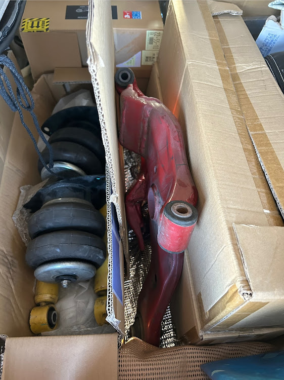 アルファードのエアサス部品・アームなど・早く車乗り換えたい‼️に関するカスタム事例の投稿画像1枚目