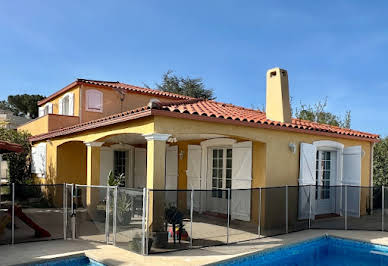 Villa avec piscine et terrasse 1