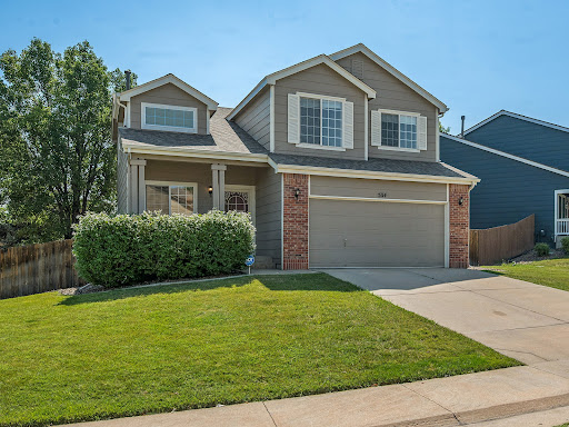 Luxury property for sale in Aurora (United States) - Beige house with double garage and garden