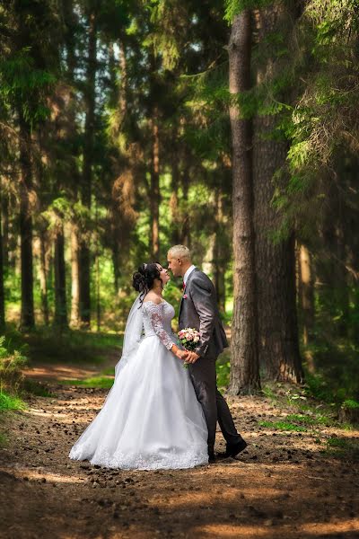 Fotógrafo de casamento Viktor Basharimov (bvik66). Foto de 13 de setembro 2020