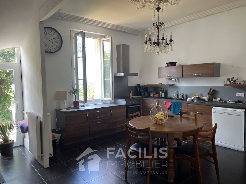 Vente maison 7 pièces 210 m² à Ruelle-sur-Touvre (16600), 343 990 €