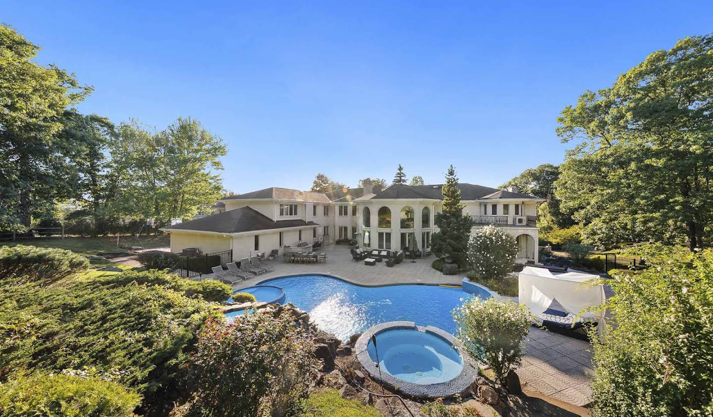 House with pool Cresskill