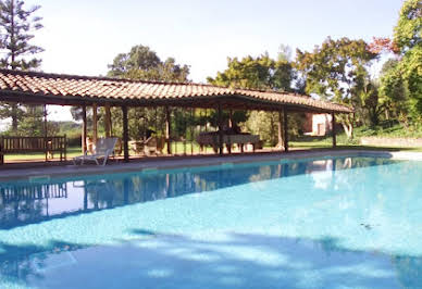 Villa avec piscine et terrasse 1