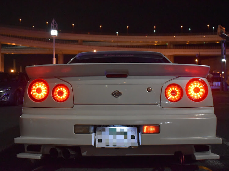 R34 セダン　テールランプ　スカイライン　綺麗パーツ