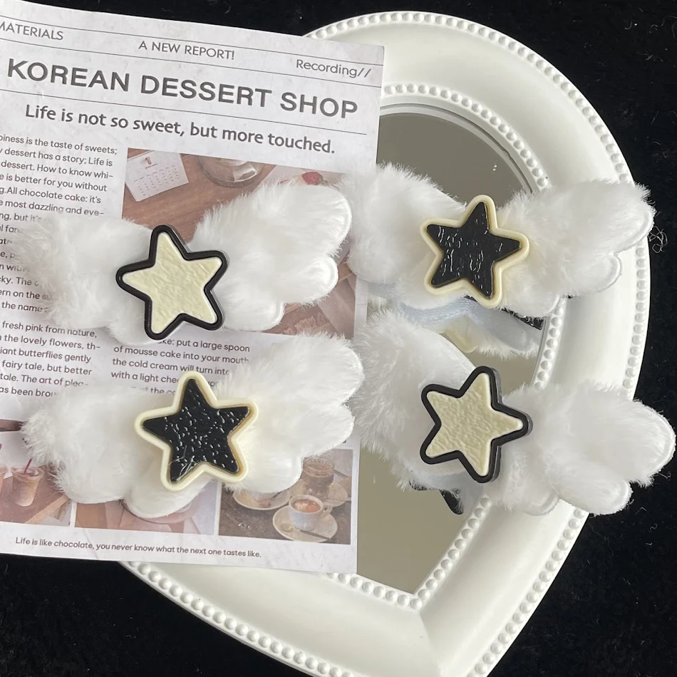 Clip Japonais en Peluche Étoile Ailée Coeur Pentagramme. Un accessoire mignon pour cheveux ou décoration, parfait pour un look kawaii.