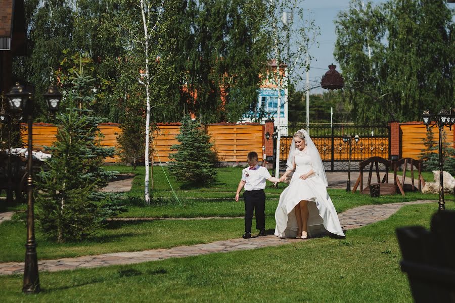 Wedding photographer Olya Yaroslavskaya (olgayaros86). Photo of 14 August 2016