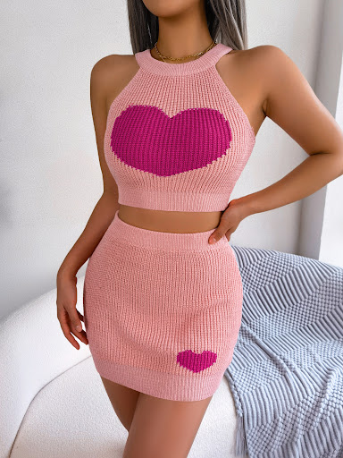 Title 5, Casual Love Contrast Color Midriff-baring Top a...