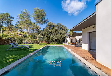 Villa avec piscine et terrasse 18