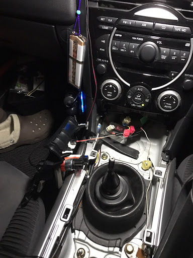 マツダ Rx 8を華麗にカスタム By ナスシオ 18 02 07 オーディオのコントローラー固定します灰皿カバーを外して純正デッキの下に両面テープで固定しました Cartune