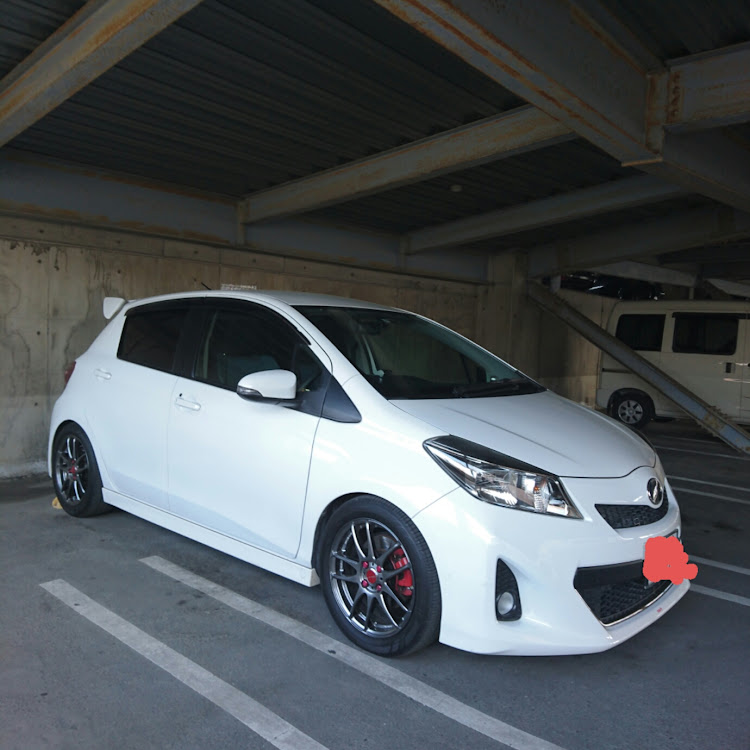 ヴィッツの本日のご挨拶、立体駐車場に関するカスタム事例の投稿画像2枚目