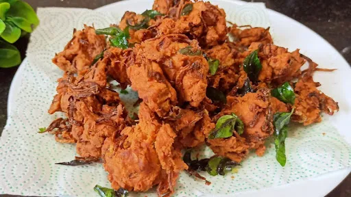 Pyaz Pakoda (8 Pcs)