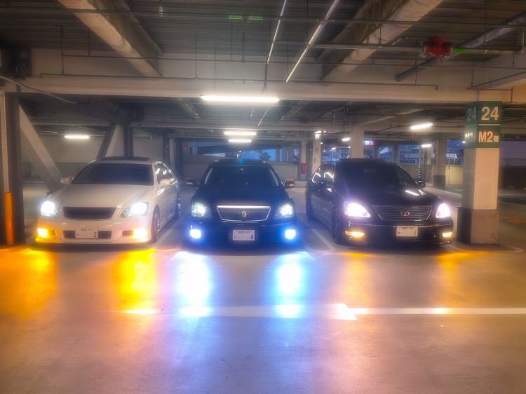 セルシオの18クラウンアスリート・アリスト・20マジェスタ・洗車後パシャリに関するカスタム事例の投稿画像2枚目