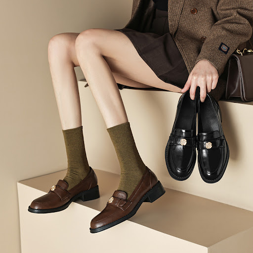 Title 2, Mid heeled shoes with British style thick heels...