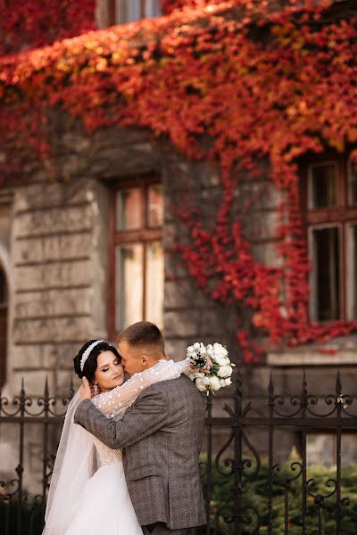 Wedding photographer Olya Naumchuk (olganaumchuk). Photo of 12 October 2021