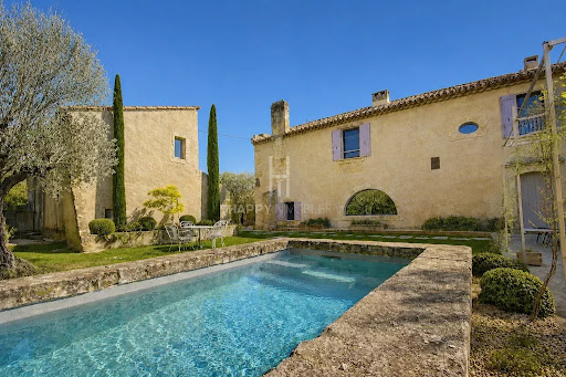 House with pool 2