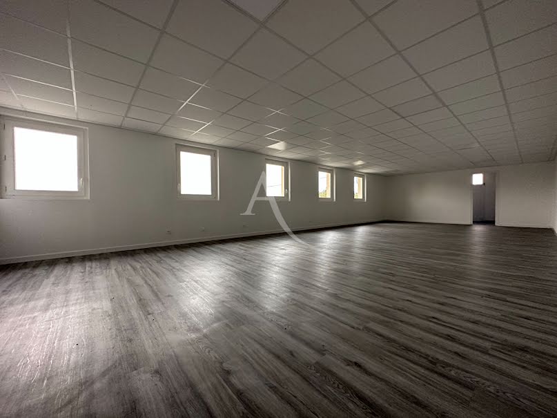 Location  locaux professionnels  80 m² à Mayenne (53100), 500 €