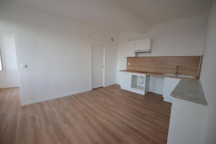 Location  appartement 2 pièces 26 m² à Grasse (06130), 635 €