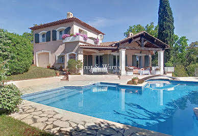 Villa with pool 1