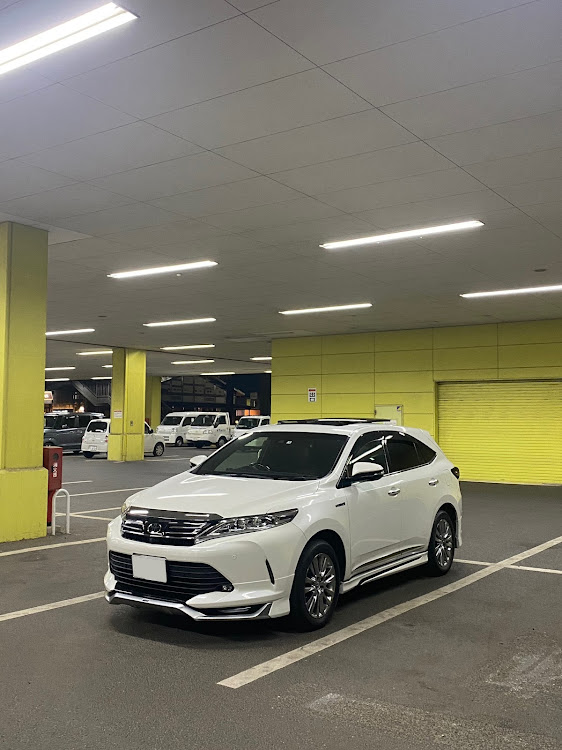 ハリアーのいつも「いいね👍」ありがとうございます🙇‍♂️・𝙃𝘼𝙍𝙍𝙄𝙀𝙍⁶⁵・洗車・お盆休み最終日・60ハリアー モデリスタ version2に関するカスタム事例の投稿画像1枚目