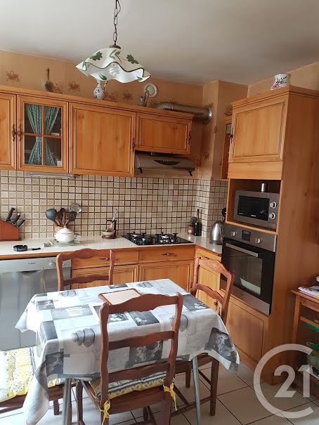 Vente maison 5 pièces 135 m² à Saint-Santin-Cantalès (15150), 123 000 €