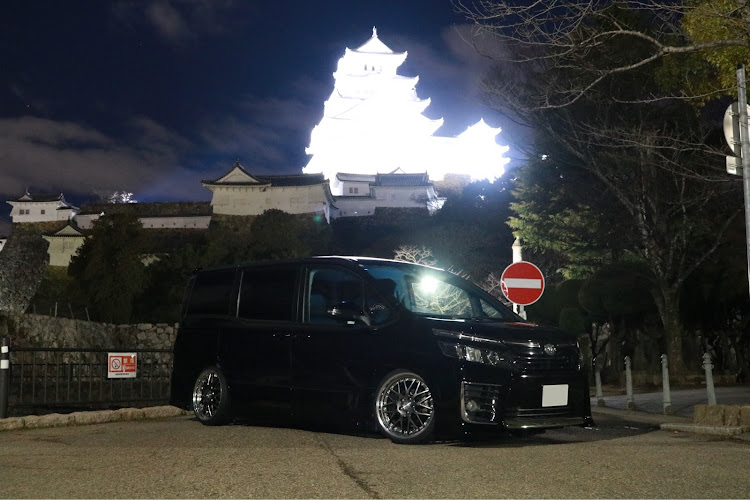 ヴォクシーの80ヴォクシー・200系ハイエース・ヴォクシー乗りと繋がりたい・いいね&フォローよろしくお願いします。に関するカスタム事例の投稿画像1枚目