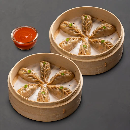 Steamed Veg Wheat Momos With Momo Chutney - 12 Pcs