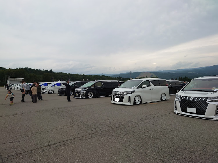 アルファードのアルファード・ワゴニスト・スーパーカーニバル2023in岐阜•高鷲スノーパークに関するカスタム事例の投稿画像7枚目