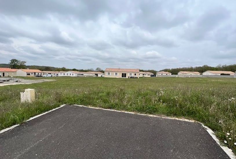  Vente Terrain à bâtir - 600m² à Voeuil-et-Giget (16400) 