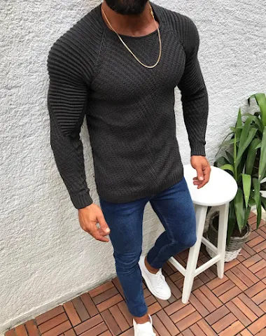 Round neck pullover sweater - 3