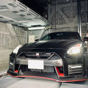 NISSAN GT-R