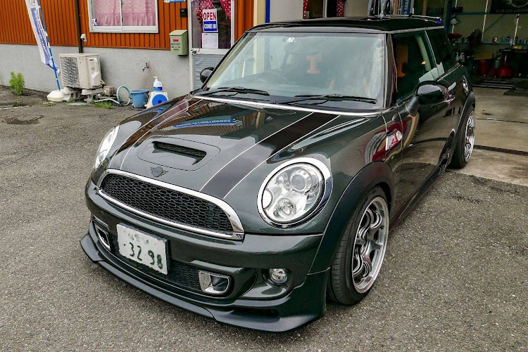 ミニクーパーSのミニクーパー・ワコーズ・エアコン添加剤・ボンネットストライプに関するカスタム事例の投稿画像2枚目