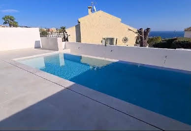 Villa avec piscine et terrasse 3