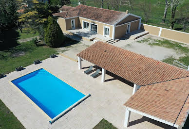 House with pool 9