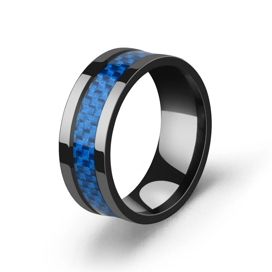 Bague homme en acier inoxydable et fibre de carbone. Élégance et robustesse. Un bijou parfait pour l'homme moderne et charismatique.