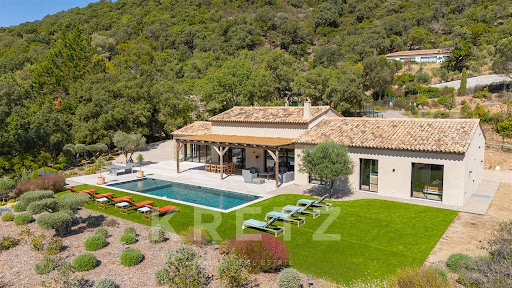 Villa avec piscine et terrasse 4