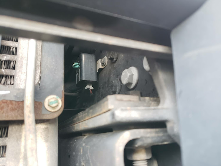 UDクオンの接点復活剤・シャーシブラック塗装に関するカスタム事例の投稿画像1枚目