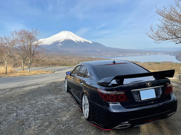 LSのLS460・USF40・映えスポットを求めて・富士山と愛車・山中湖パノラマ台に関するカスタム事例の投稿画像5枚目