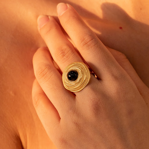 Title 4, Light Luxury Trendy Coil Ring. A stylish and el...