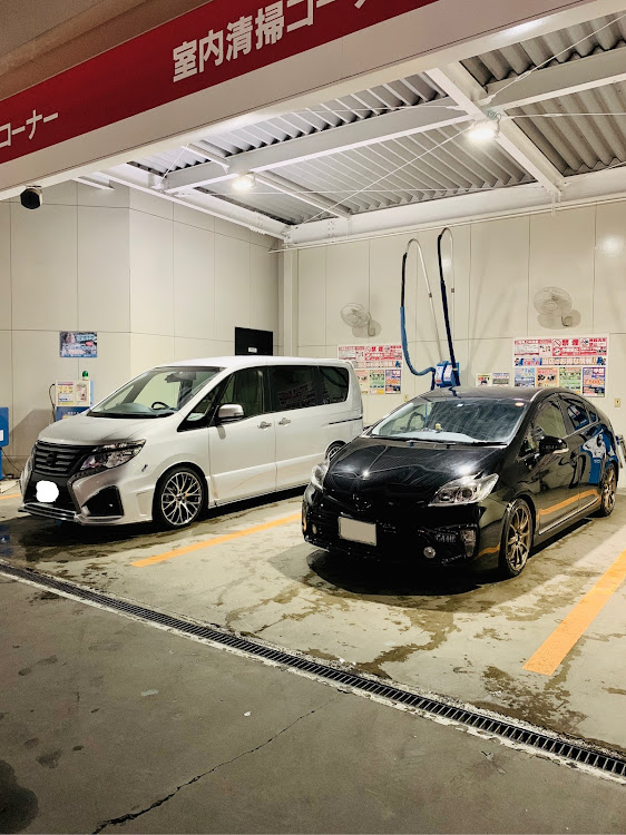 セレナの洗車・C26セレナ後期・30プリウス・IMPUL・RAYSに関するカスタム事例の投稿画像1枚目