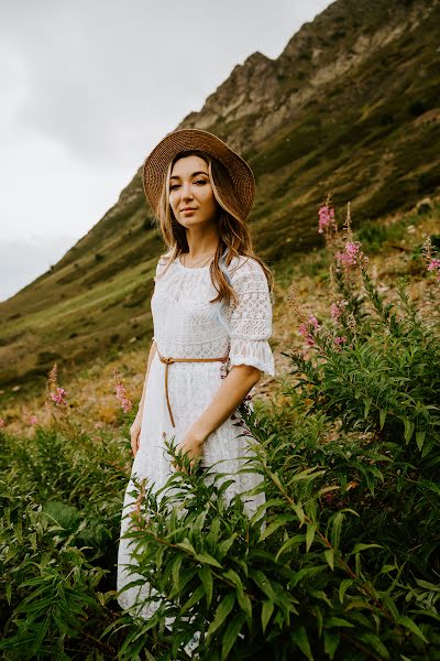 Fotografo di matrimoni Alena Litvinova (litvinovasochi). Foto del 27 aprile 2020