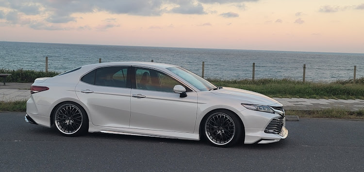 カムリの真横・海と愛車・海にも似合うかな？に関するカスタム事例の投稿画像2枚目