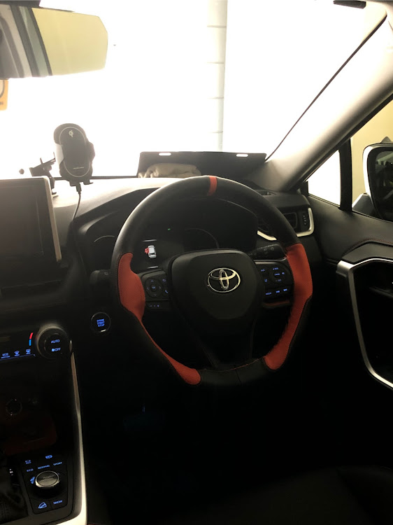 RAV4のステアリングカバーに関するカスタム事例の投稿画像1枚目