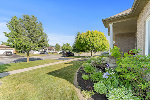 House with garden 5