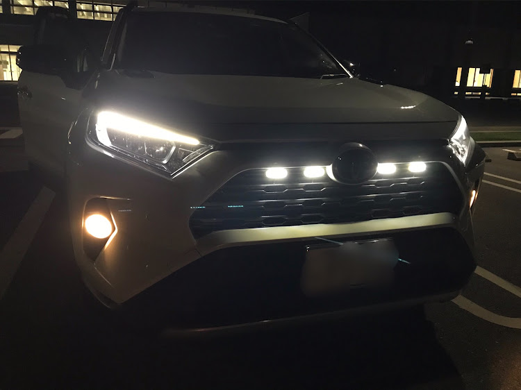 RAV4のグリルマーカー・グリルマーカー取り付け・イルミネーション・オプションカプラーに関するカスタム事例の投稿画像5枚目