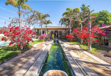 Villa avec piscine et terrasse 2